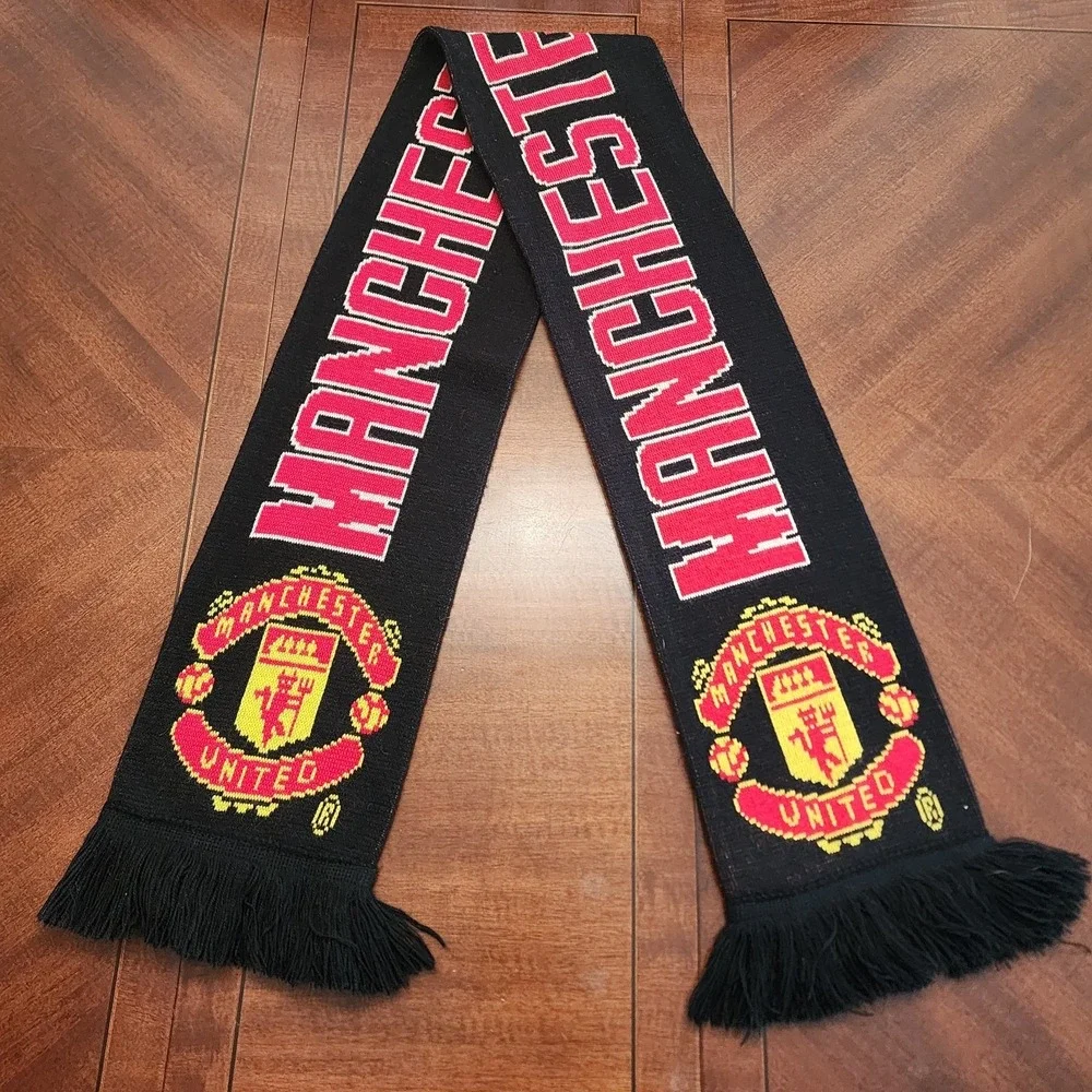 Manchester United Official Club Football/Soccer Scarf Spectator Merchandise